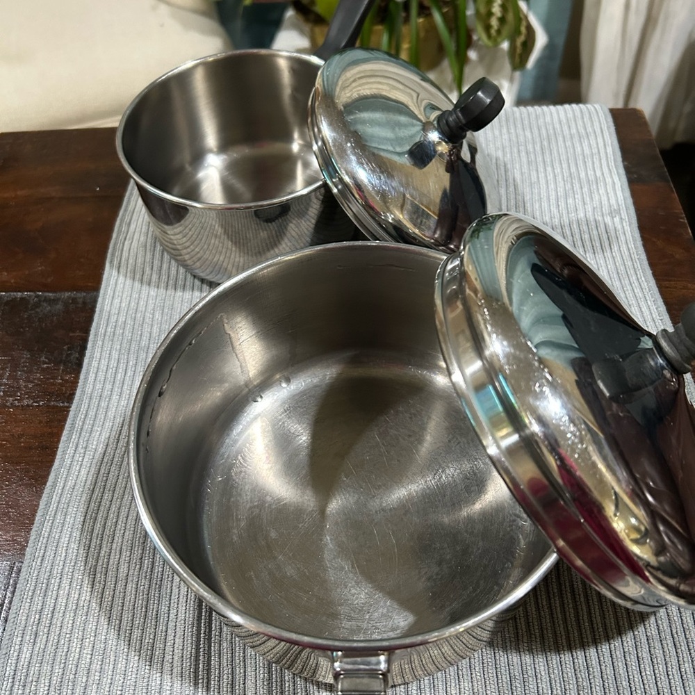 Farberware Silver Saucepan with Black Handle
Sizes:  1 quart & 2 quart - Picture 9 of 11